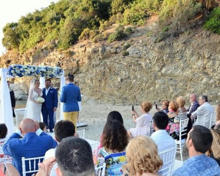 Антония Петрова каза “да“ на своя любим на тайна церемония в Гърция СНИМКА