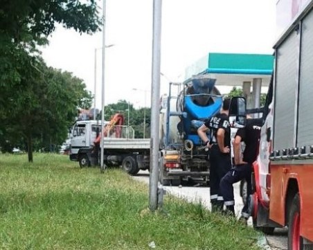 Бетоновоз прегази мъж в Бургас, загина намясто