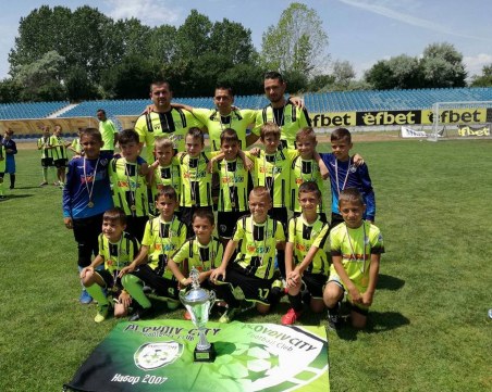 Децата на Пловдив Сити грабнаха купа Черно море СНИМКИ