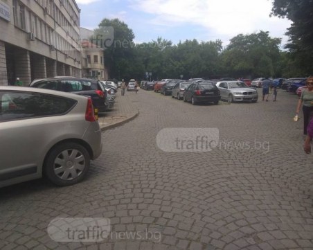 Новата връзка от Света Петка към Тунела еднопосочна, махат паркинга пред ДКЦ I