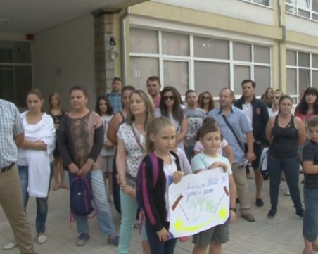 Новоизградено училище за 5 милиона лева стои празно, защото е опасно