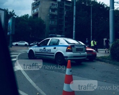 Спряха движението от “Източен“ за бул. “Хр. Ботев“! На мястото има полиция СНИМКИ