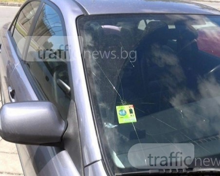 Вандали вилняха в Кършияка! Потрошиха три коли