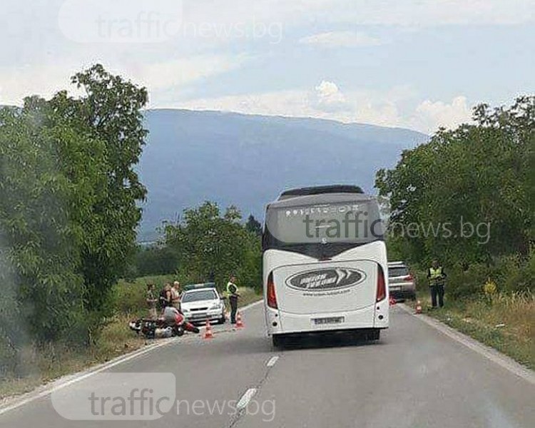 Французин и съпругата му са в болница след мелето между кола и мотор край Пловдив СНИМКА
