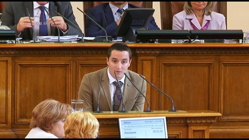 Нападнатият на магистралата депутат иска видеорегистратор във всяка кола