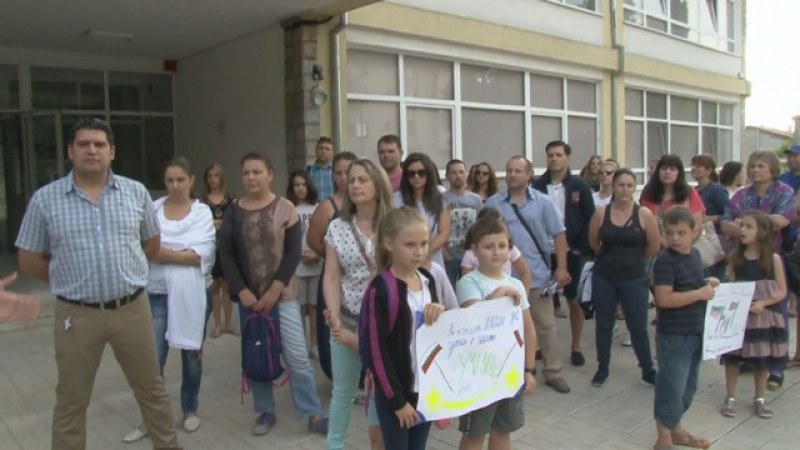 Новоизградено училище за 5 милиона лева стои празно, защото е опасно