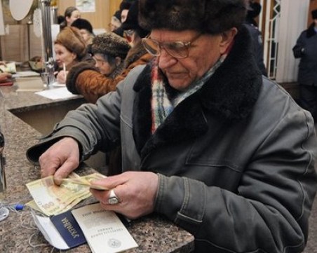 Догодина: 2000 българи с пенсия над тавана от 1040 лева