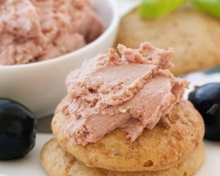 Изненадани ли сте? Пробутват ни гъши пастет от кокоши кожи и пасти “със смокини“ всъщност със сливи