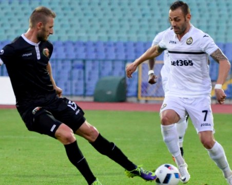 Локомотив преподписа със защитник