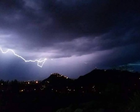 Мълниите падат – пазете електроуредите в дома си!