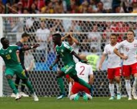 Първи африкански триумф, Полша повалена на дъното на групата СНИМКА