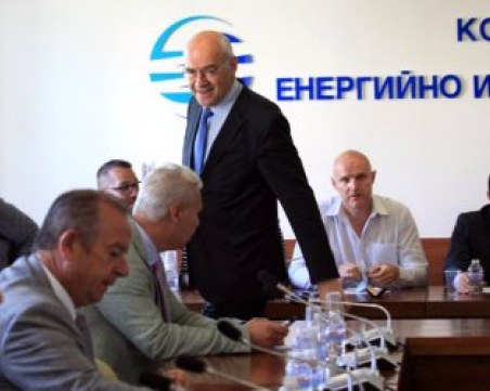 Токът и парното поскъпват с повече от планирането от юли