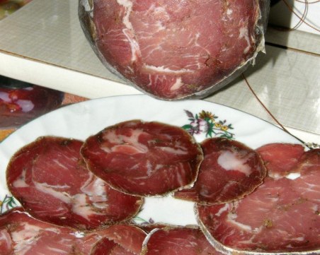 Пуската превзема село Ябълково! Вижте как може да се приготви вкусният деликатес СНИМКИ