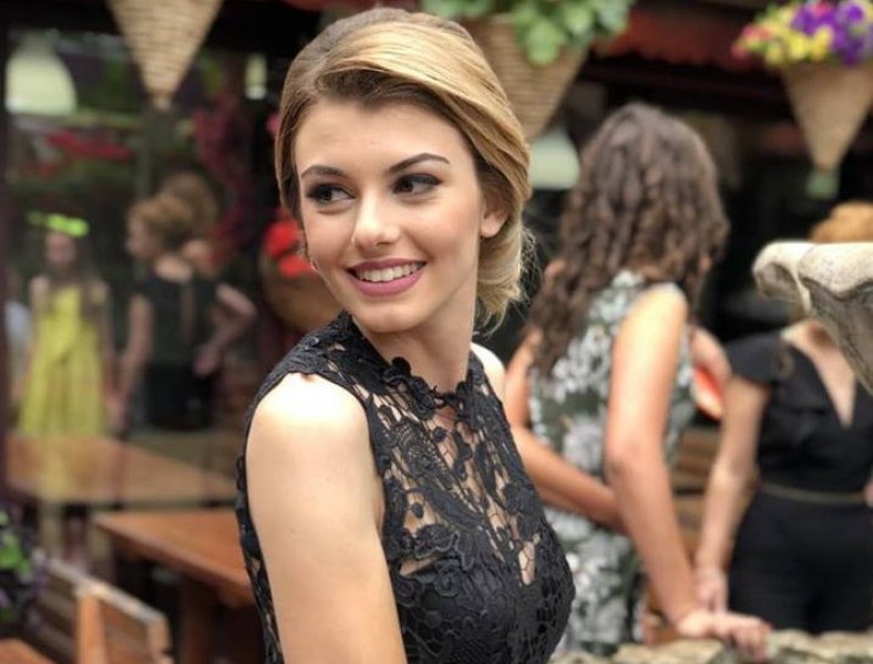 Избраха Елица Луканова за най-красива абитуриентка в България за 2018-а година