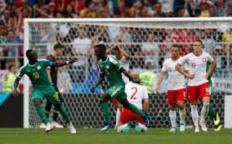 Първи африкански триумф, Полша повалена на дъното на групата СНИМКА