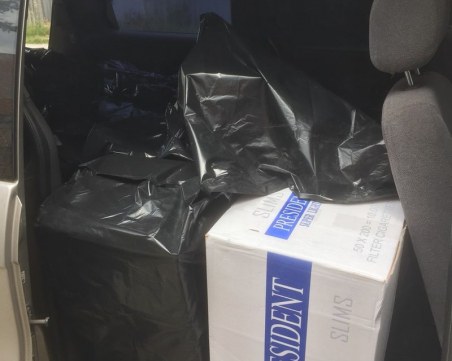 Готвач от Столипиново е шофьорът, сгащен с натъпкана кола с цигари СНИМКИ