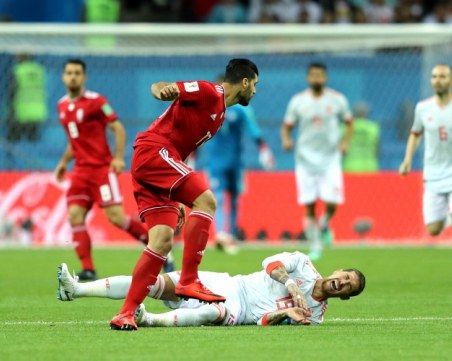 Иран здраво изпоти Испания, фуриите бият с късмет