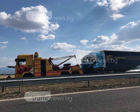 Двете катастрофи край Пловдив напълно блокираха магистралата, колоната - над 5 километра ВИДЕО+СНИМКИ