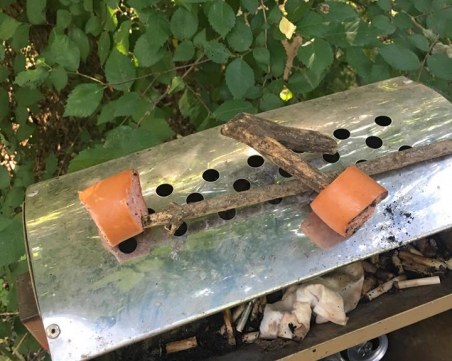 Маскирани разхвърляха парчета салам край Кучешката алея в Лаута, проверяват дали са отровни СНИМКИ