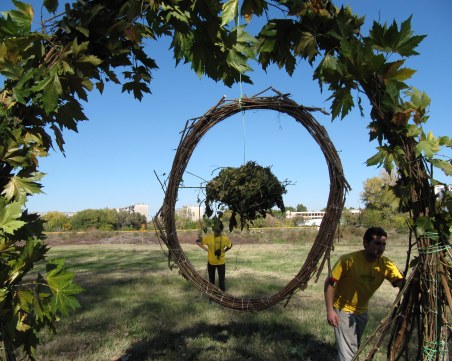 Студенти и ученици от Пловдив създават ленд арт инсталации по Марица