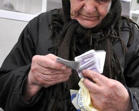 Увеличават социалната пенсия за старост с... по-малко от 5 лева