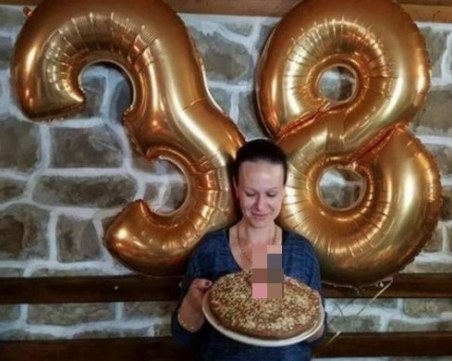 Директорка на училище се похвали със забучен на торта... пенис СНИМКА 18+