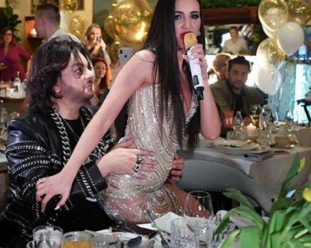 Филип Киркоров в близки отношения с известна руска водеща, Алла Пугачова “лайква“ общата им снимка