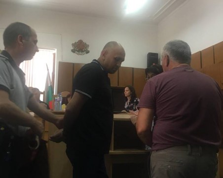Отложиха делото срещу сводника Джото, една от “служителките“ му не се яви