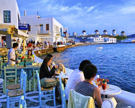 Ще почивате в Гърция? Побързайте с резервациите, свободните места скоро ще са мит