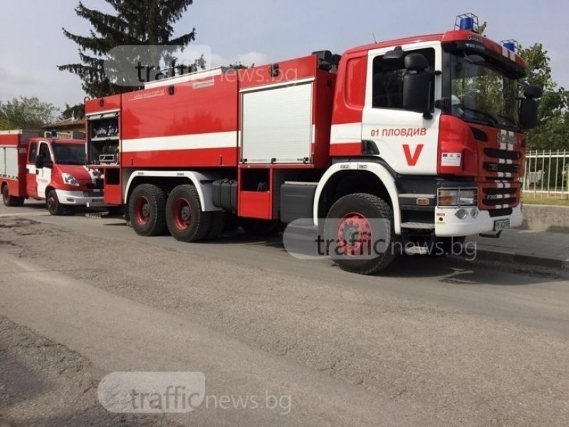 Автоморга край Пловдив избухна в пламъци! Три автомобила изгоряха