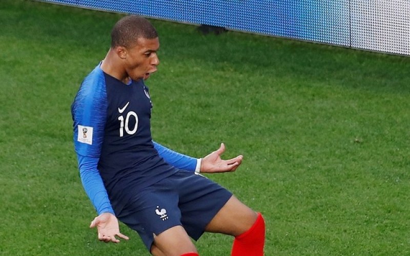 Неубедителна, но ефективна Франция се класира за осминафиналите