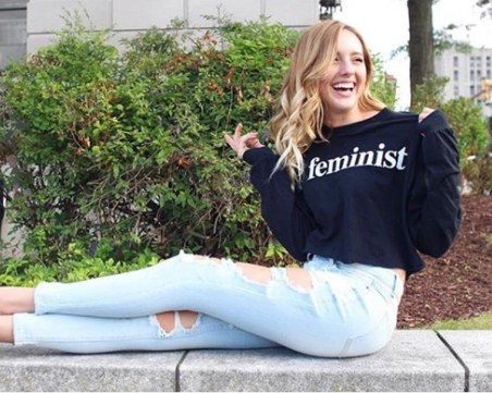 21-годишна моделка разкри защо се “пази“ за първата брачна нощ