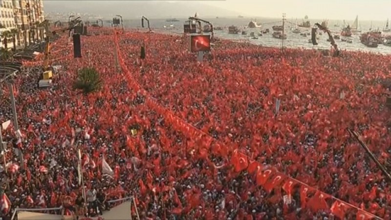 Милионен митинг в Измир срещу Ердоган, в Истанбул се готви по-голям