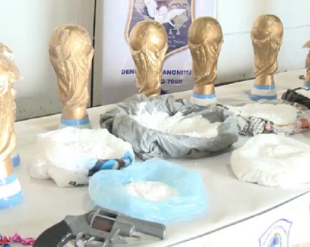 Фалшии футболни купи за Световното - пълни с наркотици! Спипаха над 200 кг дрога