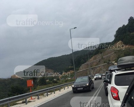 Километрична опашка на Маказа, пловдивчани чакат с часове СНИМКИ