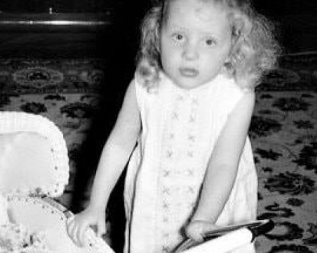 Разпознавате ли този ангел? В момента е една от най-влиятелните жени СНИМКА