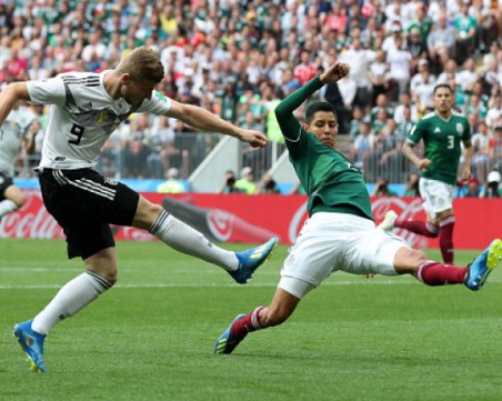 Световният шампион е опрян до стената