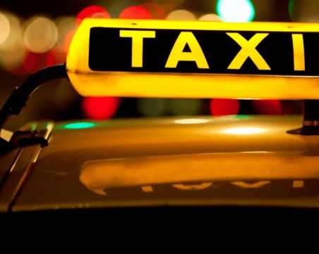 Млада дама нападна таксиметров шофьор