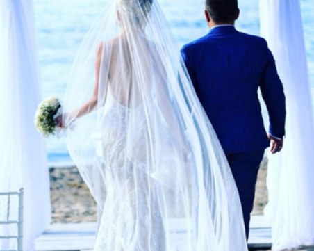 Първи СНИМКИ от сватбата на Антония Петрова