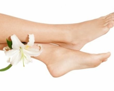 Слънце и горещини: Кои са причините за напуканите пети?