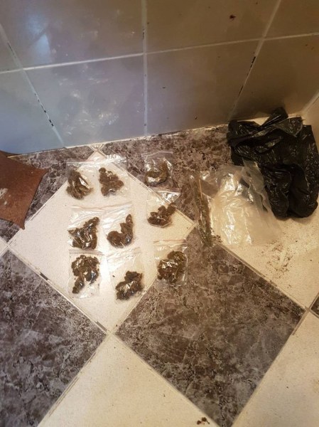 Двама са в ареста след акция на полицията, спипани са със солидно количество дрога СНИМКИ