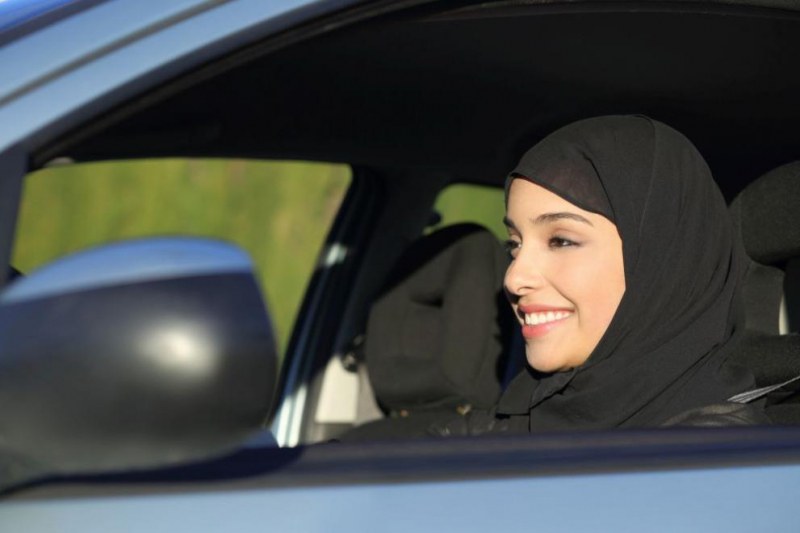 Историческо! Жени зад волана в Саудитска Арабия от днес