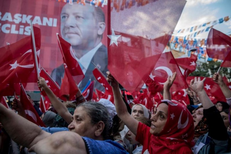 Важни избори в Турция днес - петима срещу Ердоган