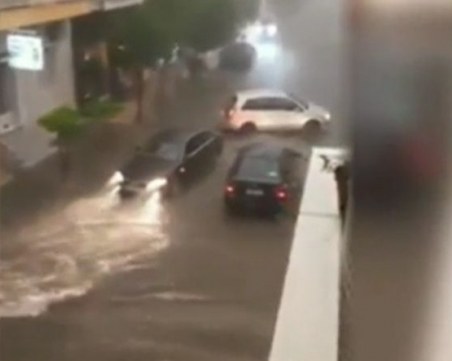 Потоп наводни Гърция, улиците са под вода