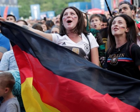 Пребиха и изнасилиха фенка на Германия в Москва