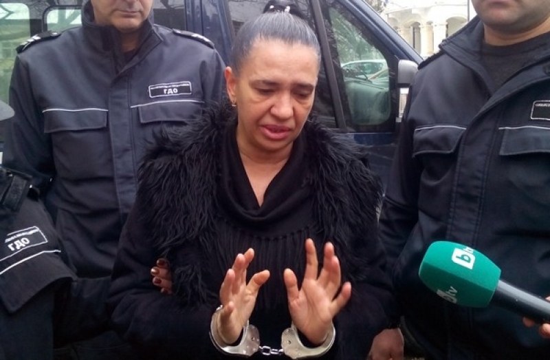 Анита Мейзер излиза от затвора срещу 5 бона