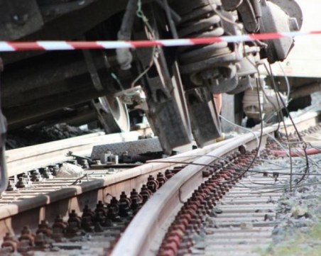 Двама души са тежко пострадали при инцидент с влак в Австрия