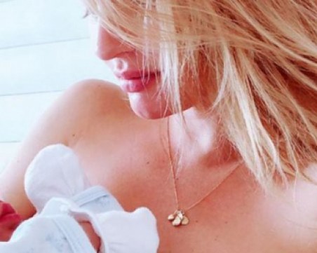 Моделът Кандис Суейнпоъл родила втория си син вкъщи