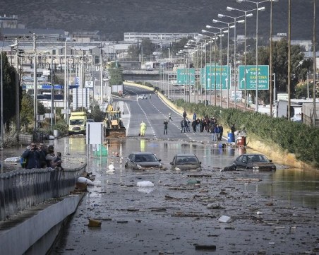 Паника заради трусове и бури в Гърция ВИДЕО