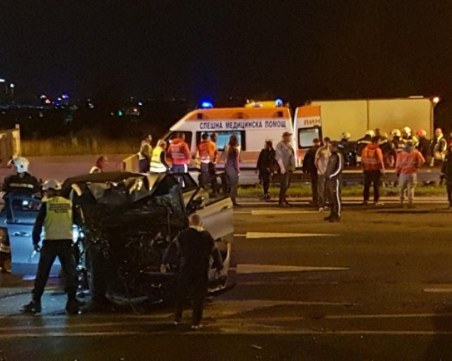 Зверско меле в столицата! Двама души са в болница СНИМКИ